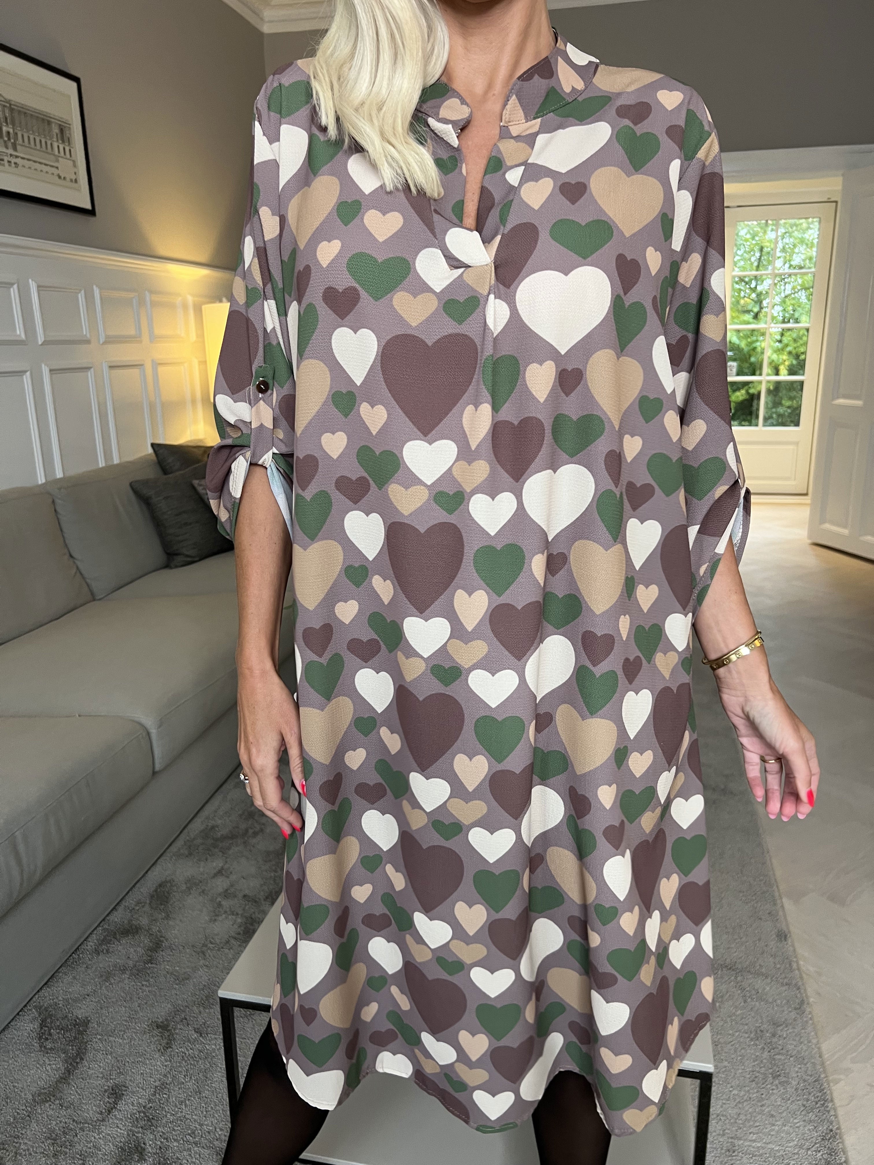 Vanesa Heart Long - Let og luftig kjole med hjerte mønster